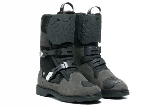Dainese Overyond Xt Gtx: The All-Terrain Commuter Boot